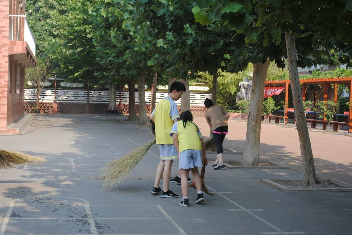 央视点赞济南市天成路小学"写给教师的三行情书"教师节庆祝活动