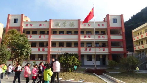 会泽几名年轻的 网红 爱心人士为老厂乡300多名小学生带来了特殊的 圣诞礼物 ...