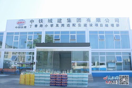 赣州蓉江新区领导走进丁香路小学及周边配套项目现场 送清凉