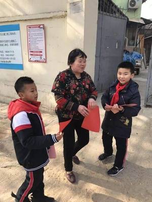 探寻春节礼俗 传承文化精神--济南市天成路小学大队部开展“小小雏鹰在行动”系列活动