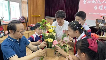 济南市天成路小学参加“童心献礼八一 荣耀致敬军人”主题活动