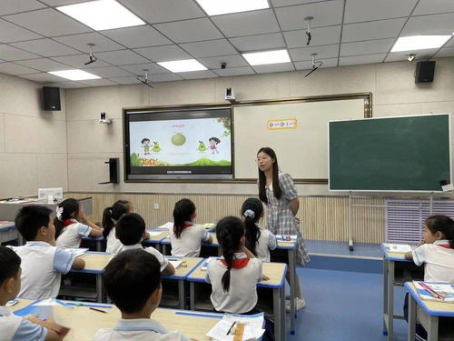 行走研修路,共待花开时——东前进小学数学学科好课堂之每周一研系列活动四在天成路小学举行