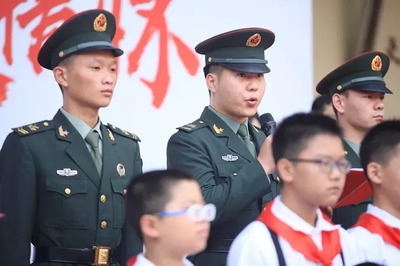 红色基因 军旅情怀——济南市天成路小学举行秋季开学典礼